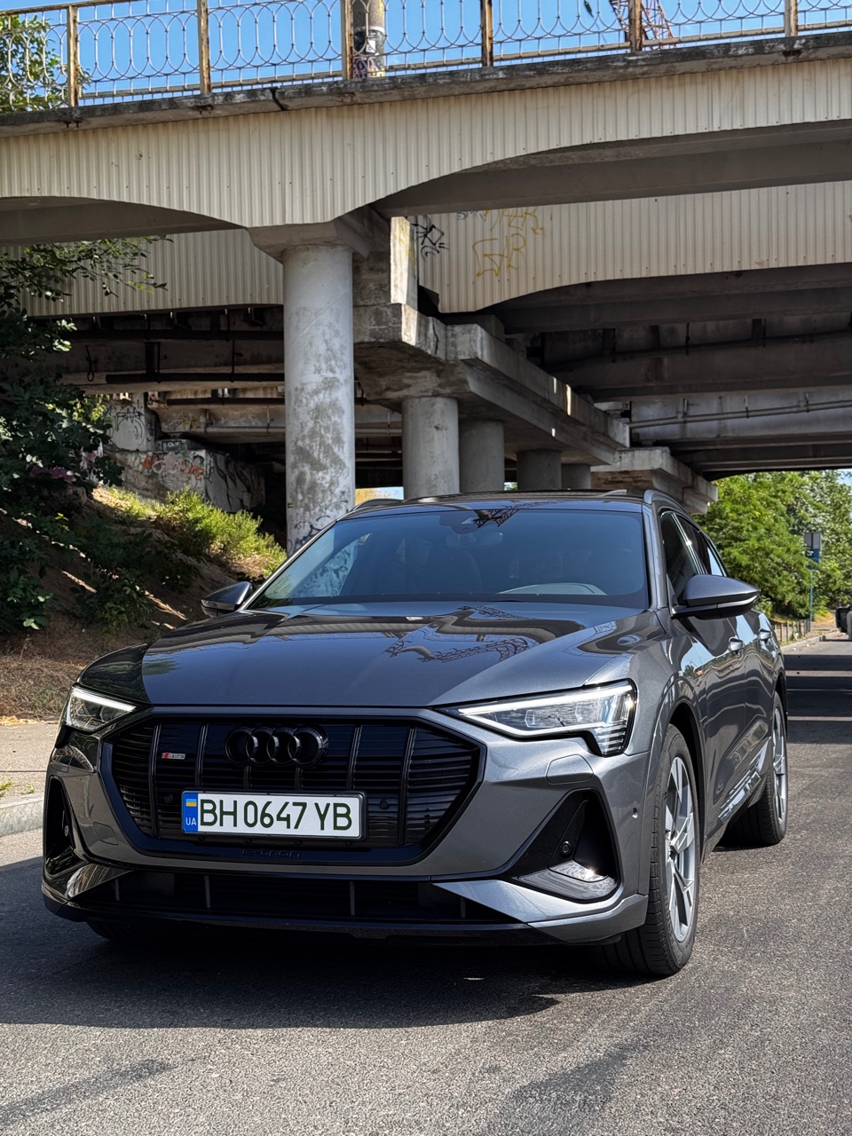 Audi e-tron - фото 2