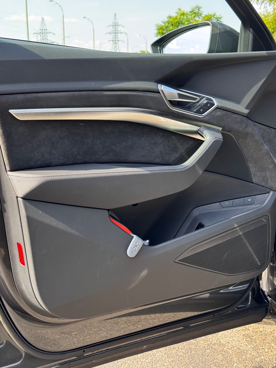 Audi e-tron - фото 11