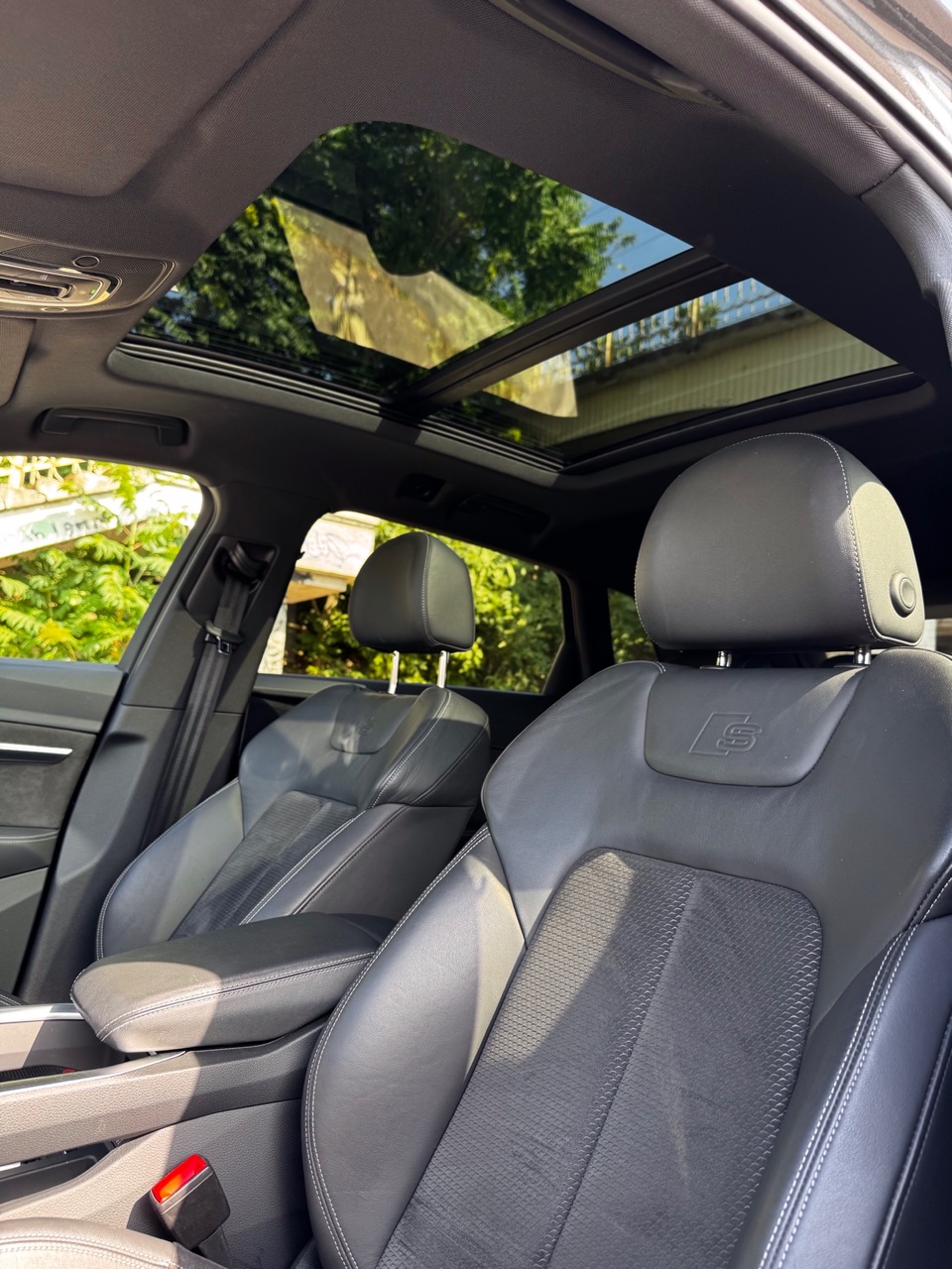 Audi e-tron - фото 12