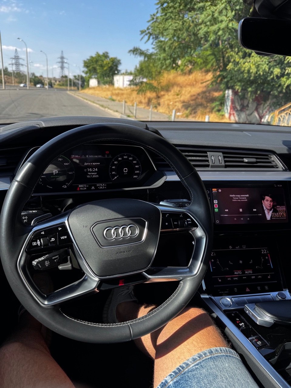 Audi e-tron - фото 9