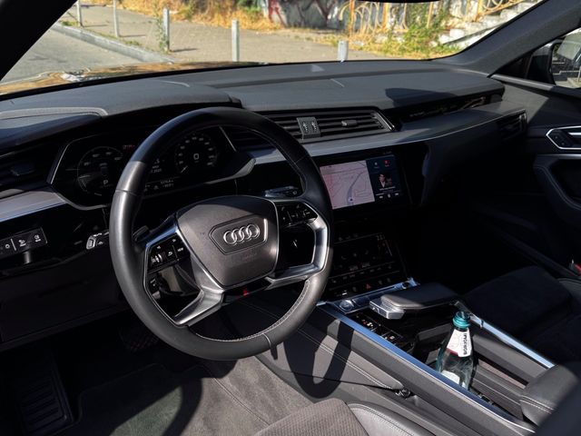 Audi e-tron - фото 5