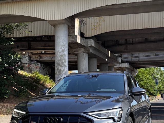 Audi e-tron - фото 2