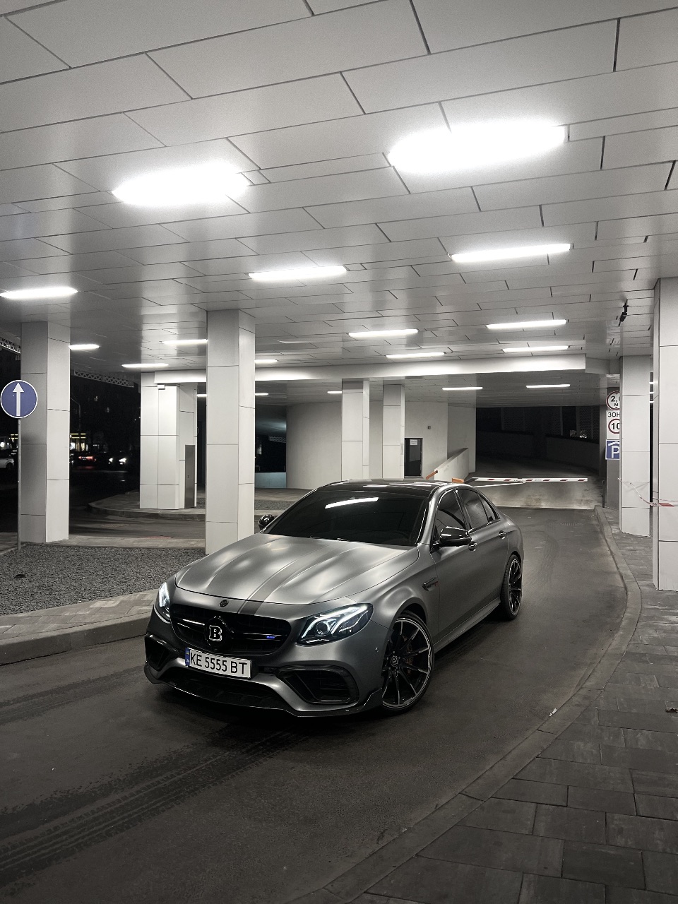 Mercedes-Benz E-Класс AMG - фото 1