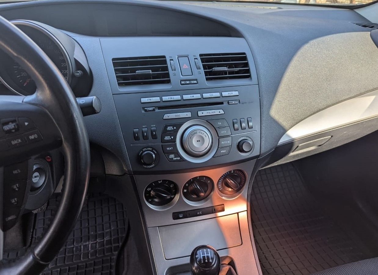 Mazda 3 - фото 7