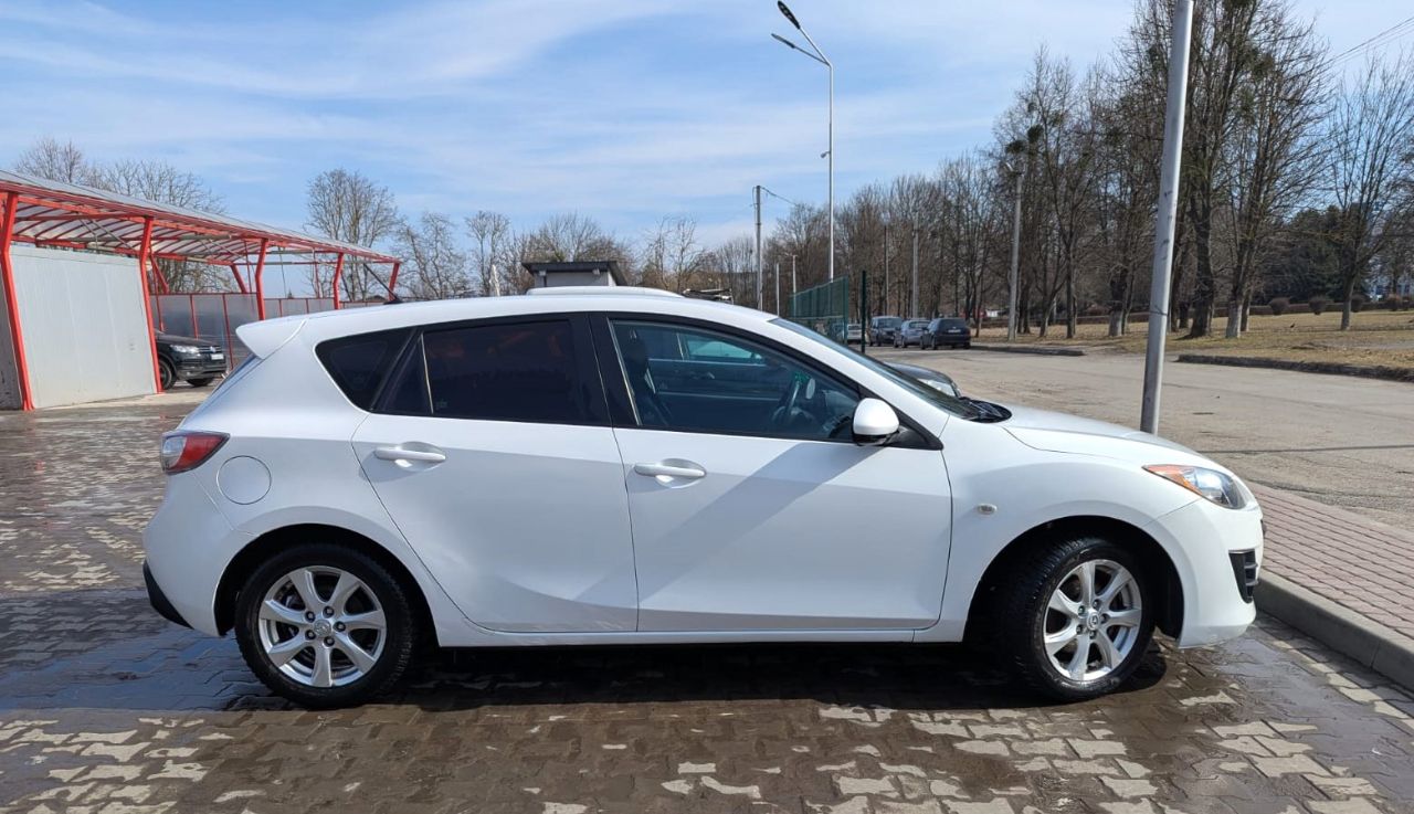 Mazda 3 - фото 5