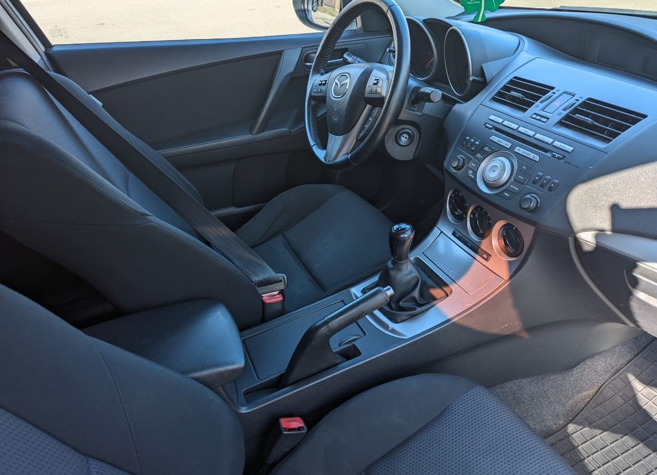Mazda 3 - фото 6