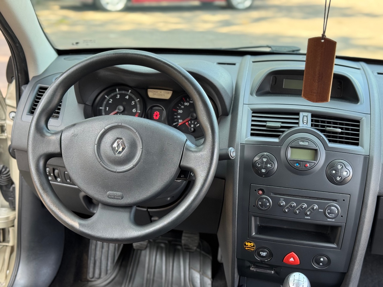 Renault Megane - фото 18