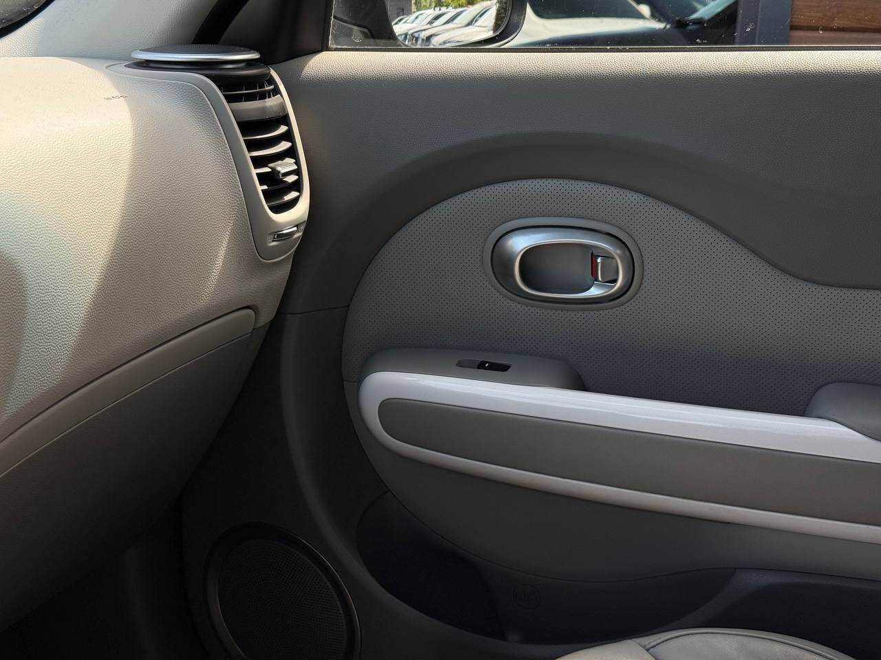 Kia Soul EV - фото 30