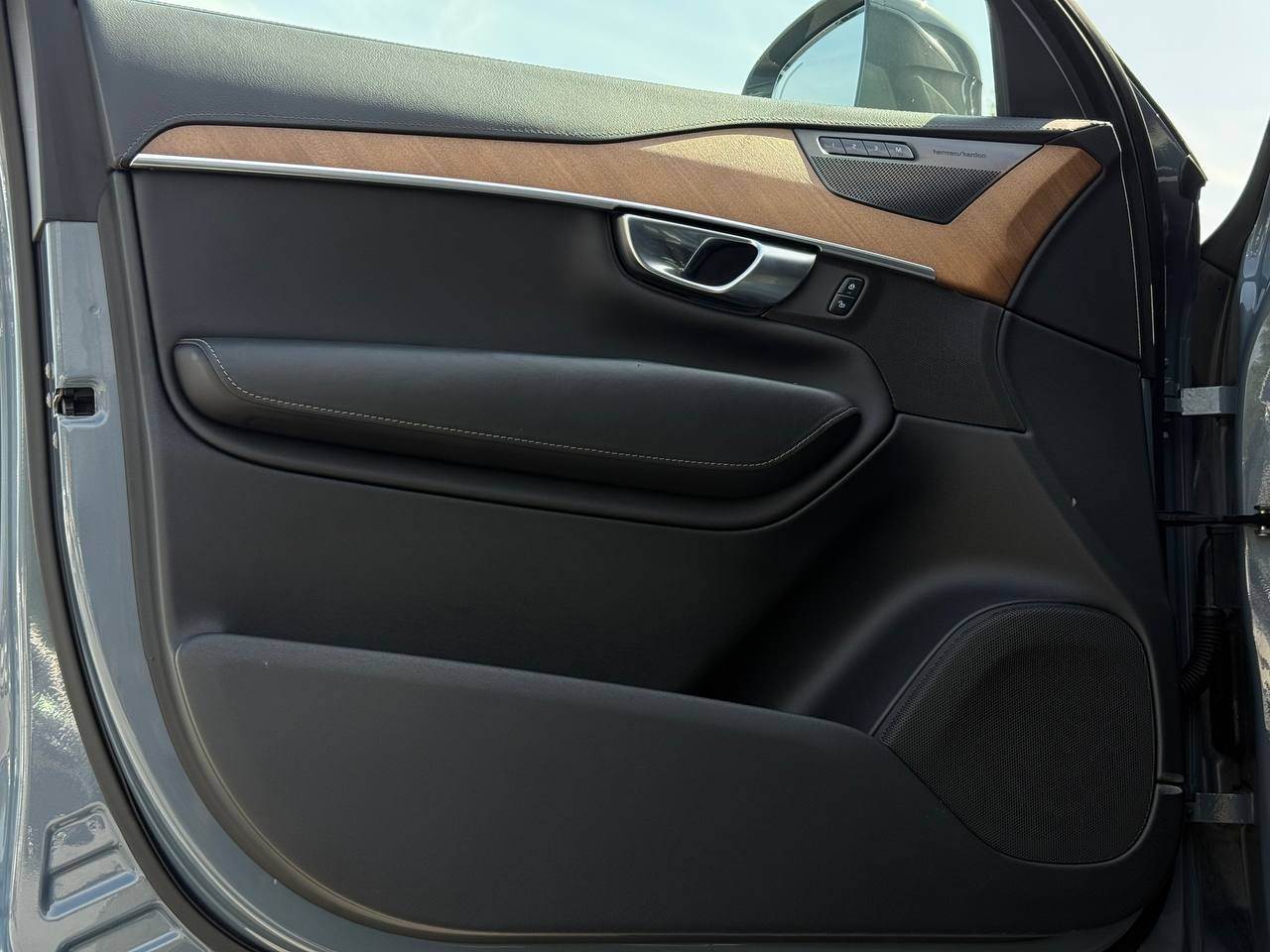 Volvo XC90 - фото 23