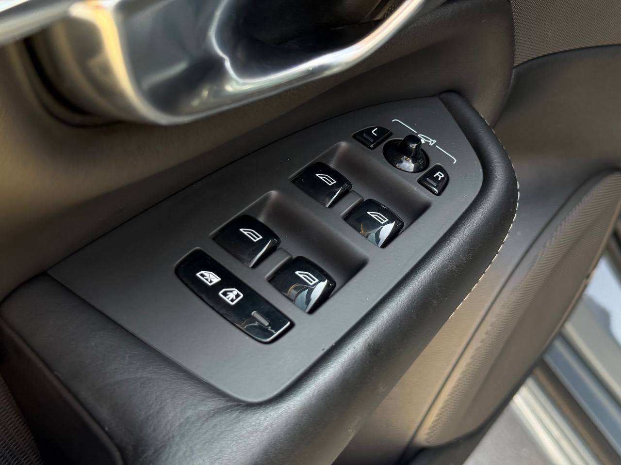 Volvo XC90 - фото 25