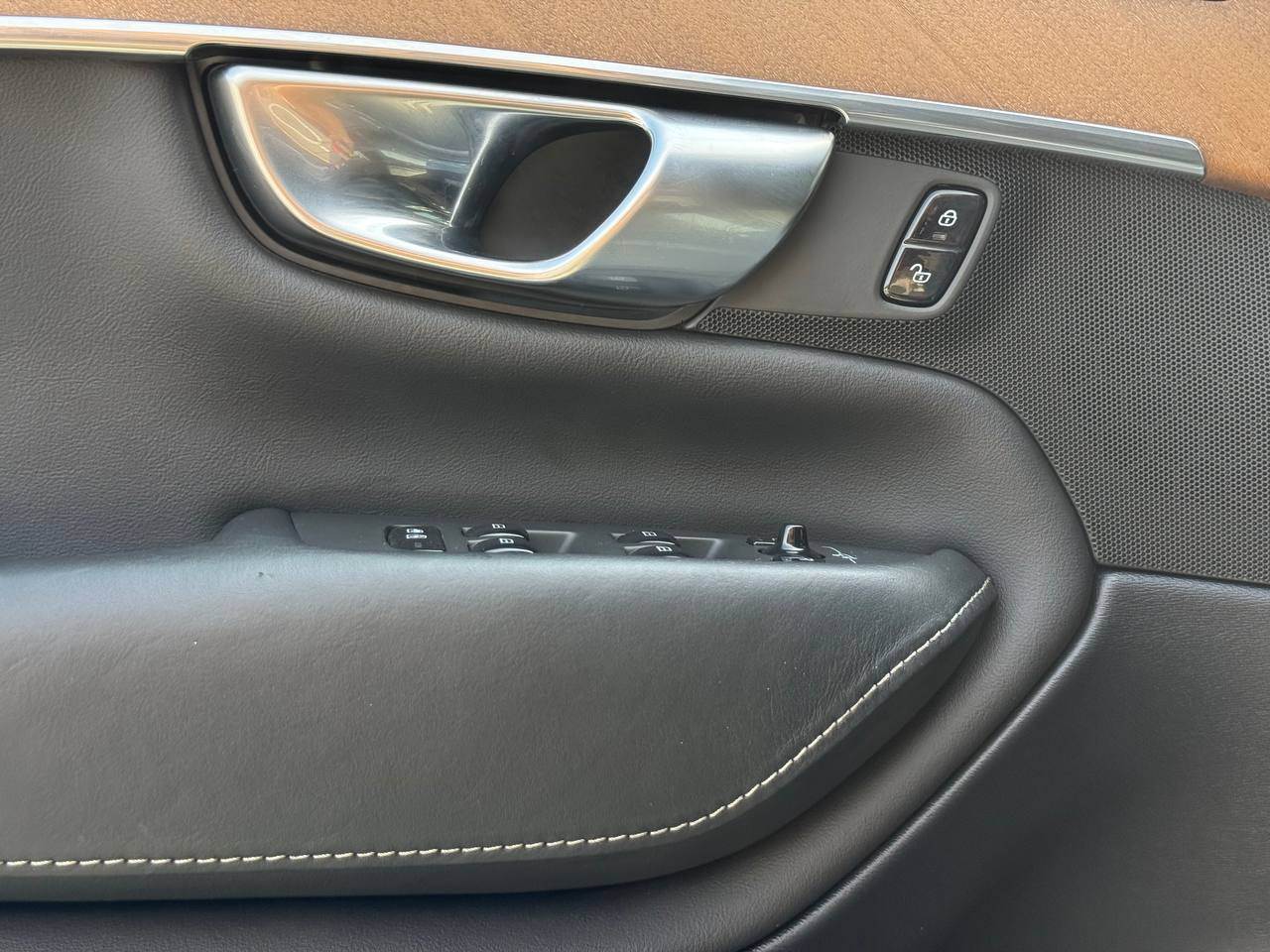 Volvo XC90 - фото 24