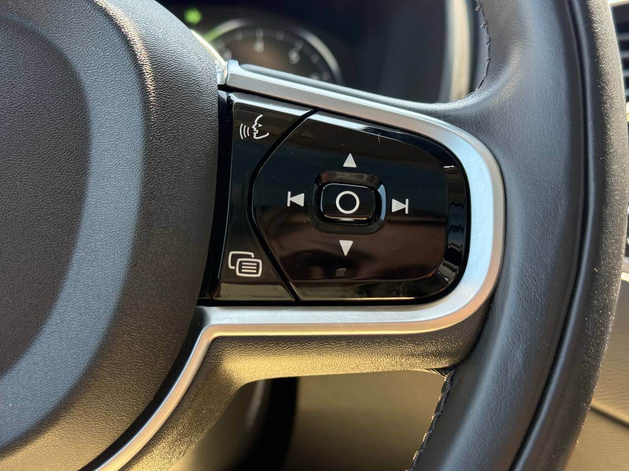 Volvo XC90 - фото 40