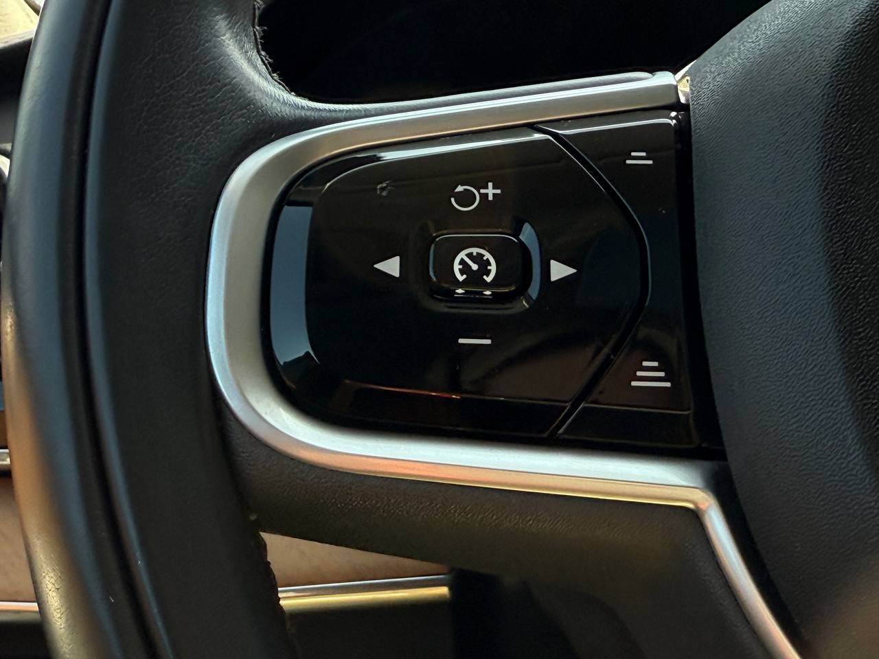 Volvo XC90 - фото 37