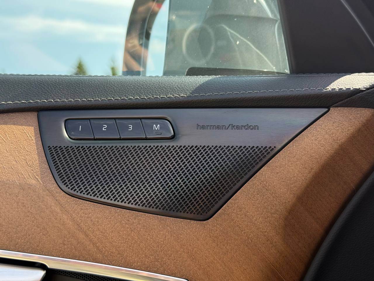 Volvo XC90 - фото 27