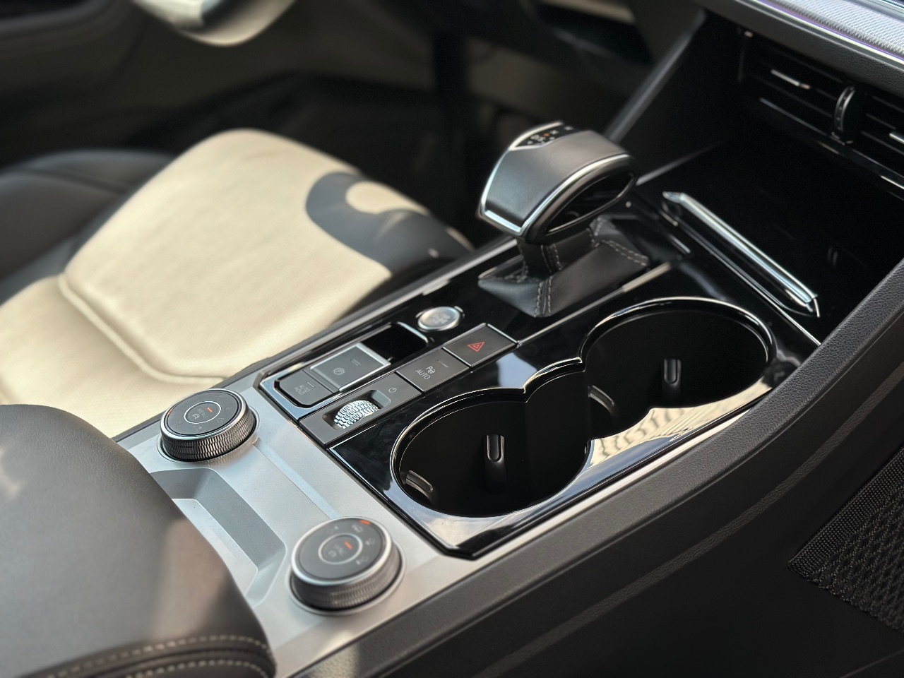 Volkswagen Touareg - фото 24