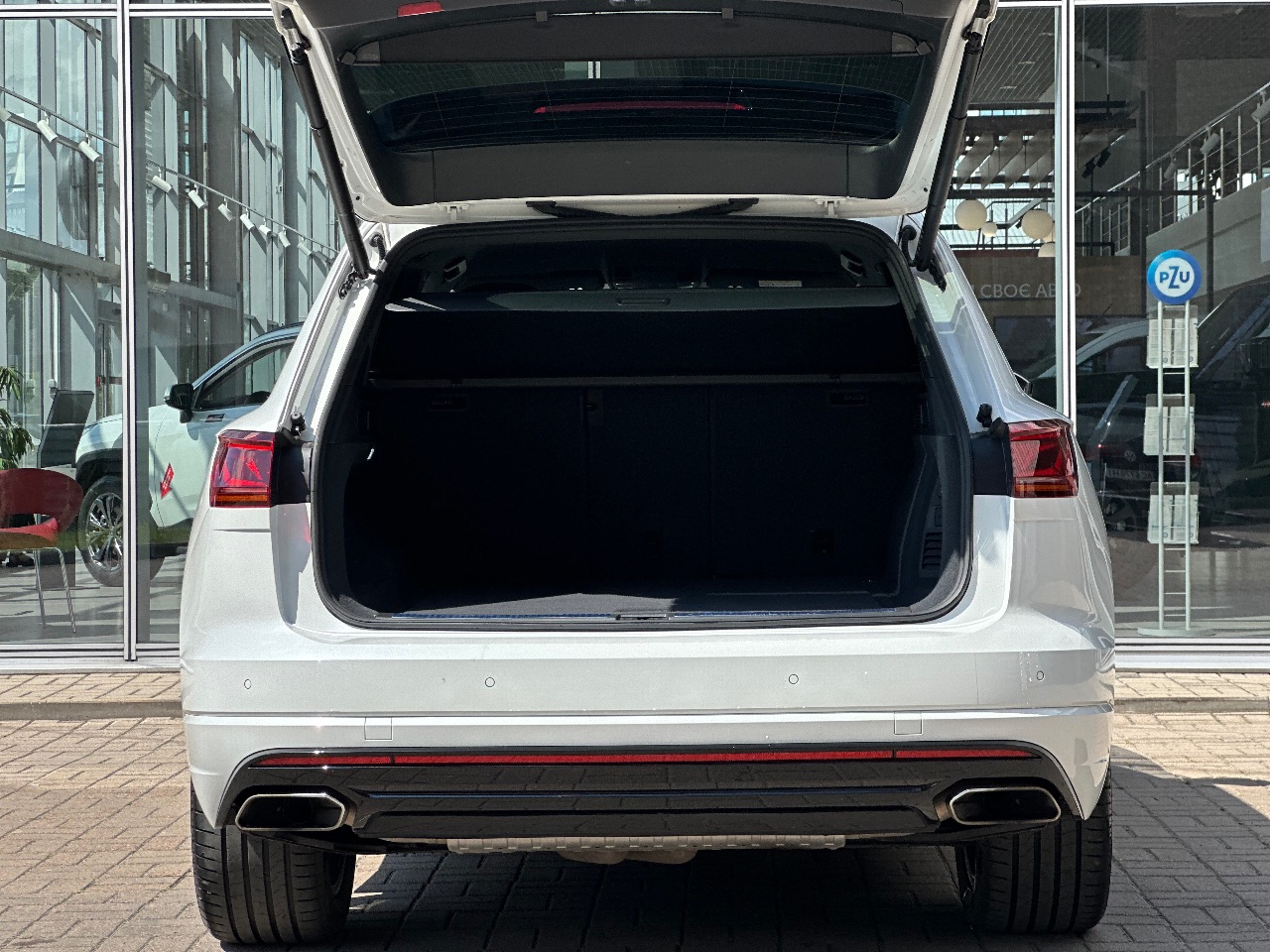 Volkswagen Touareg - фото 12