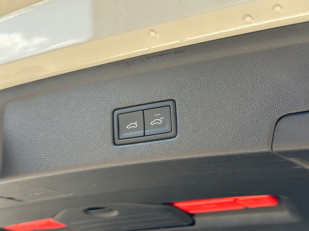 Volkswagen Touareg - фото 14