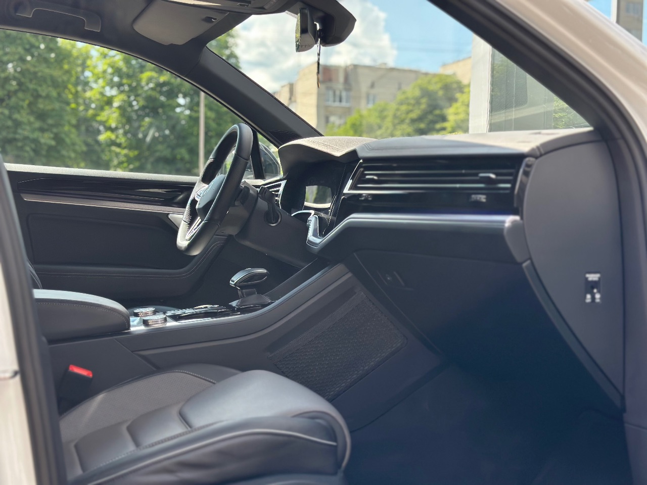 Volkswagen Touareg - фото 23