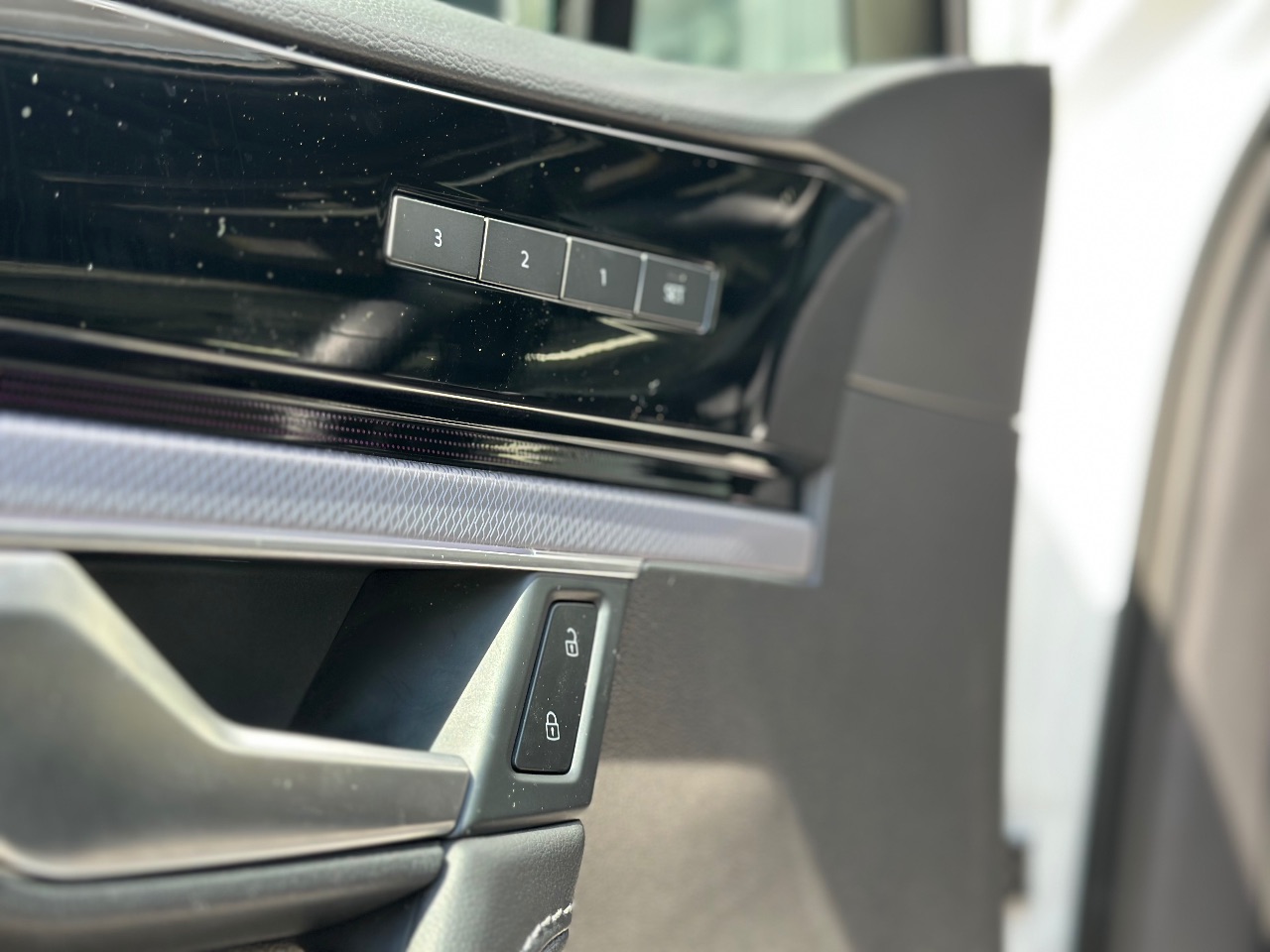 Volkswagen Touareg - фото 16