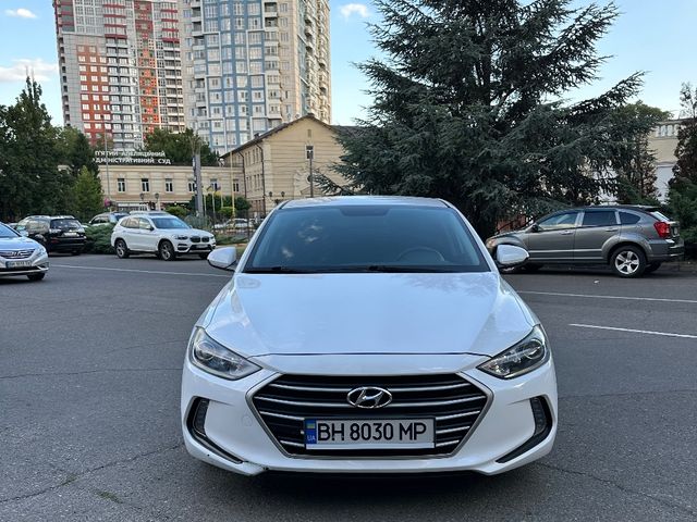 Hyundai Elantra - фото 3