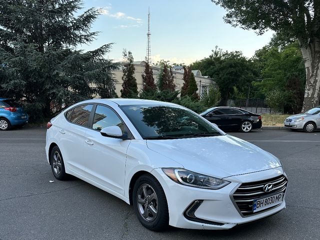 Hyundai Elantra - фото 2