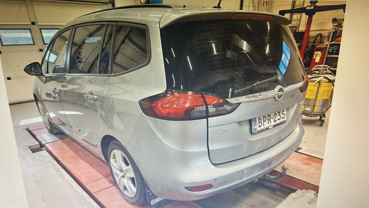 Opel Zafira - фото 6