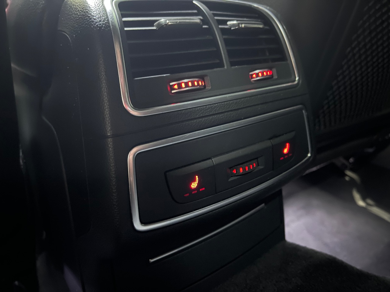 Audi A6 - фото 30