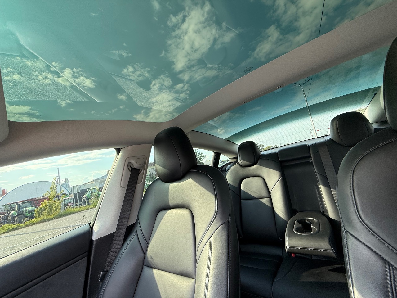 Tesla Model 3 - фото 30