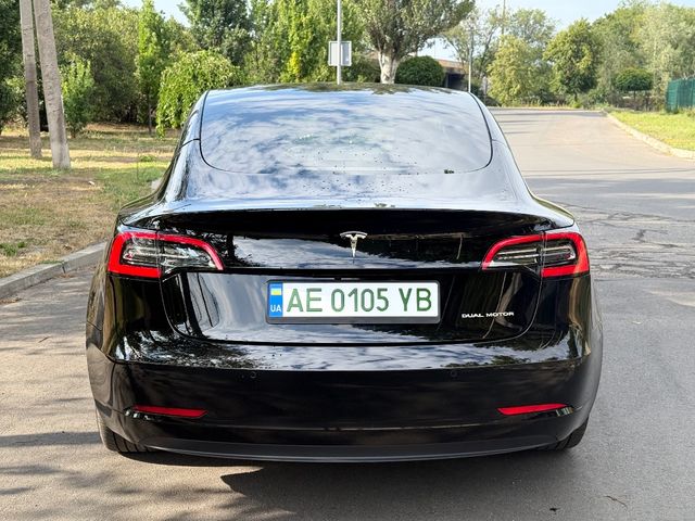Tesla Model 3 - фото 2