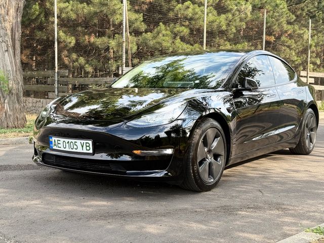 Tesla Model 3 - фото 1