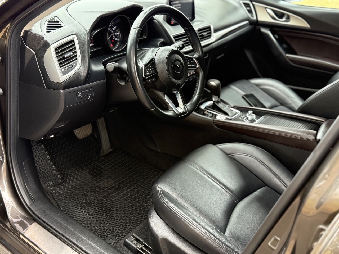 Mazda 3 - фото 30