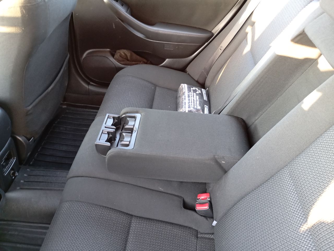 Toyota Avensis - фото 1