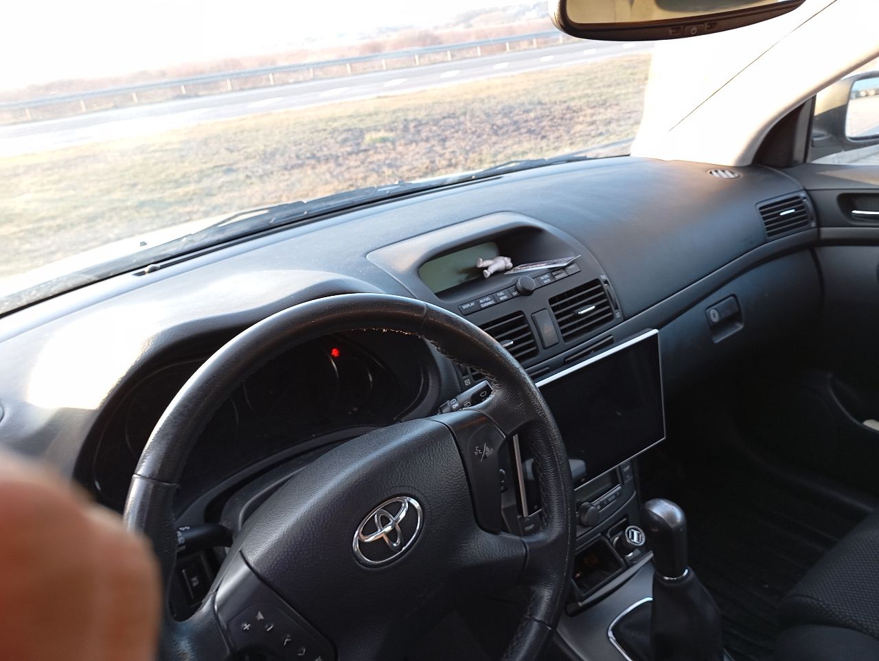 Toyota Avensis - фото 3