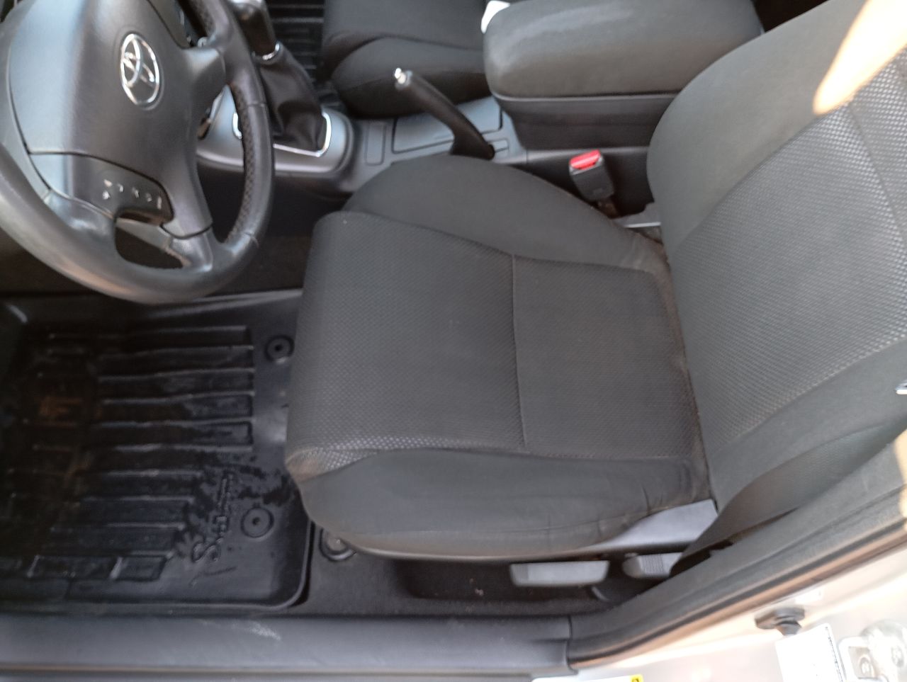 Toyota Avensis - фото 5