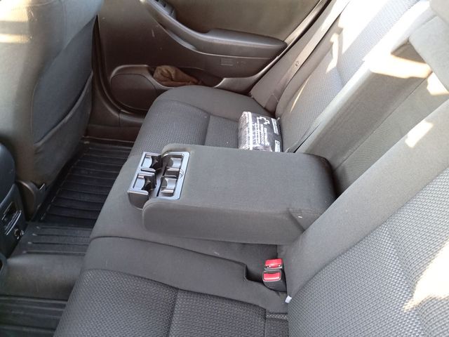 Toyota Avensis - фото 1