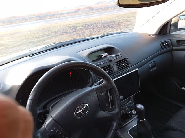 Toyota Avensis - фото 3