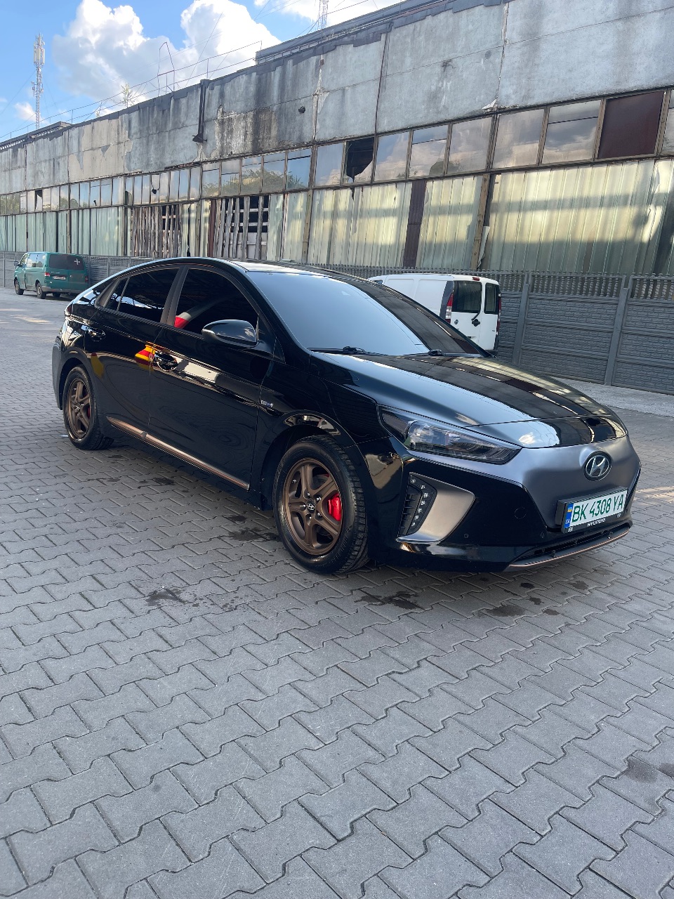 Hyundai IONIQ - фото 2