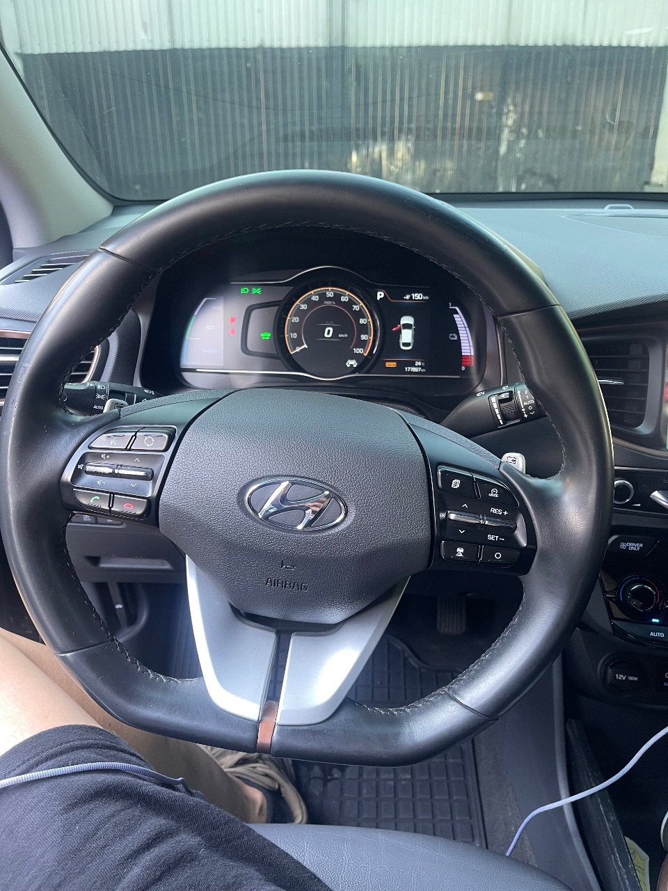 Hyundai IONIQ - фото 18