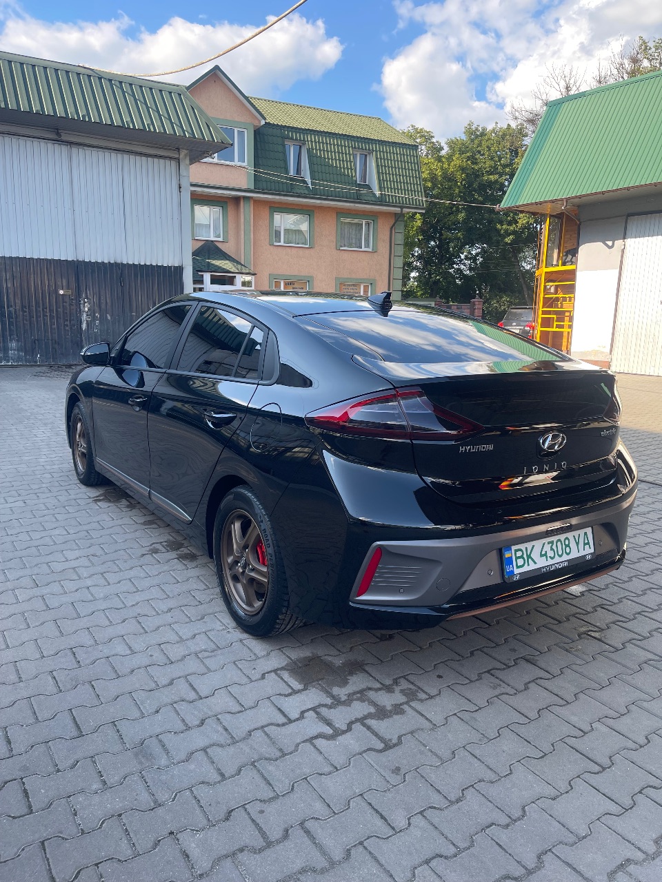 Hyundai IONIQ - фото 11