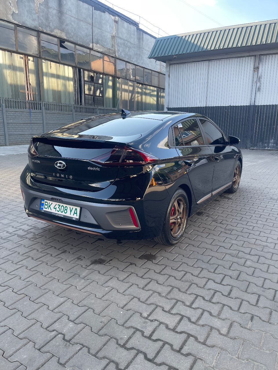 Hyundai IONIQ - фото 9