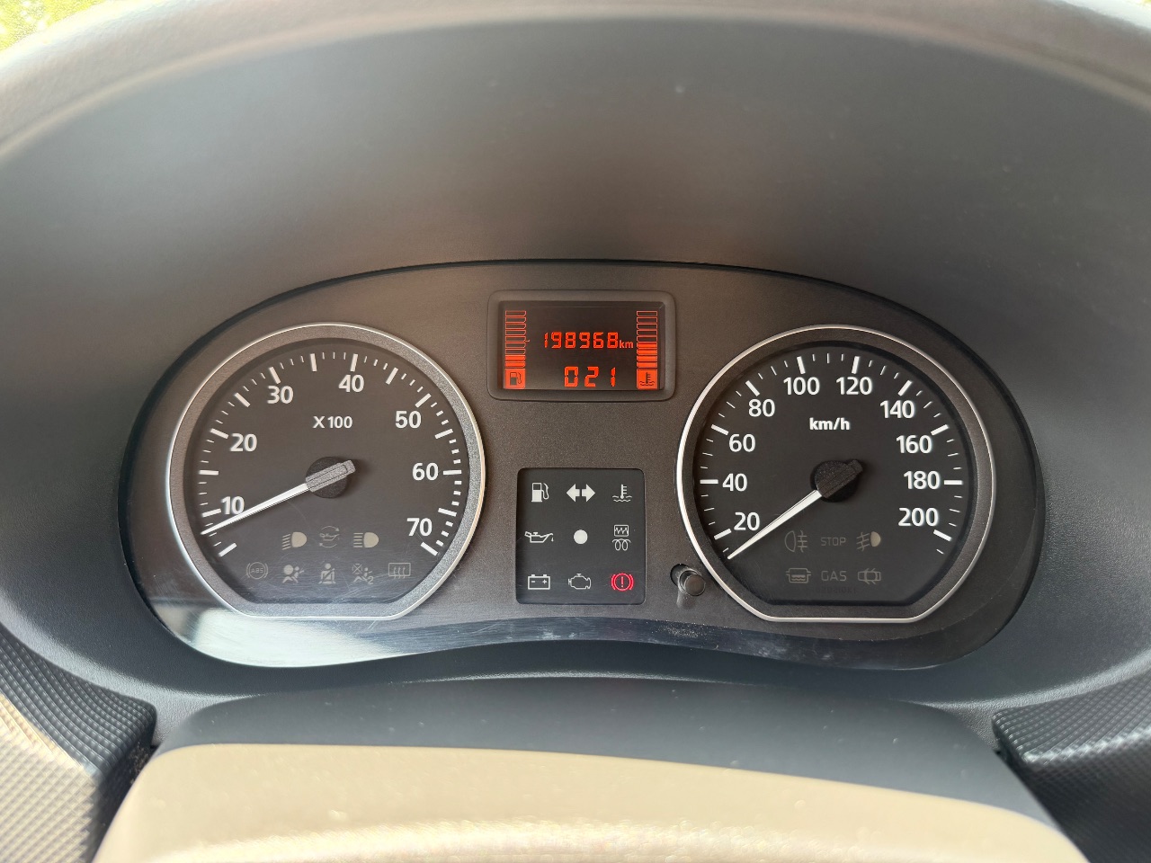 Dacia Sandero - фото 16