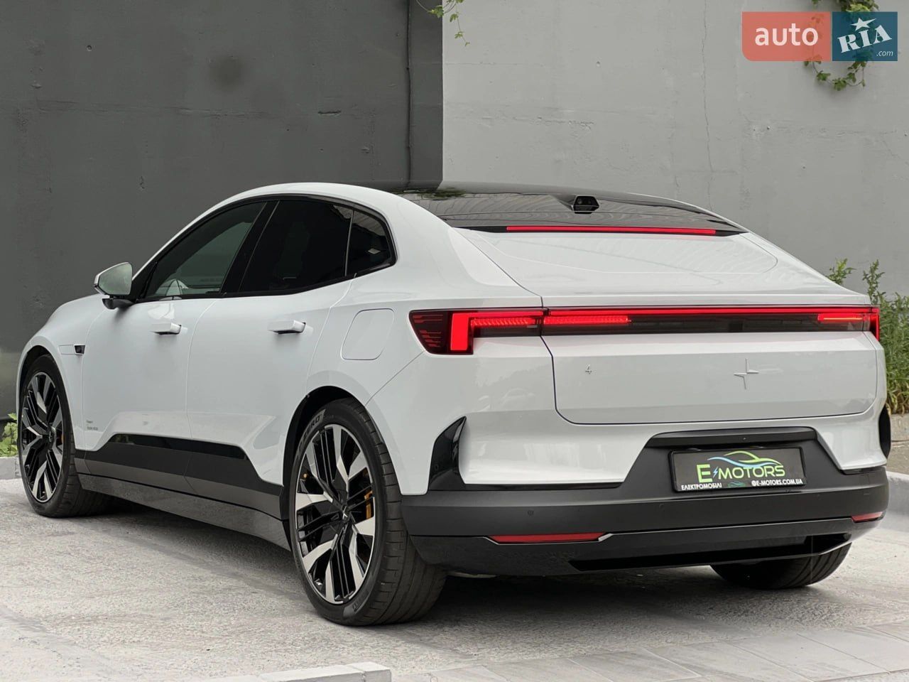 Polestar 4 - фото 6