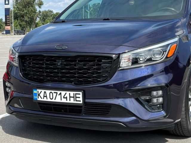 Kia Sedona - фото 1