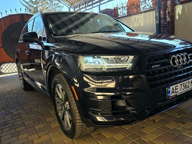 Audi Q7 - фото 1