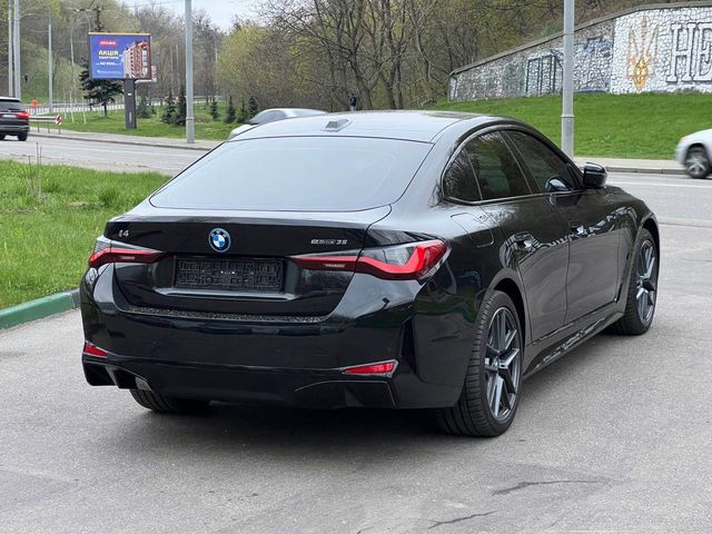 BMW i4 - фото 4