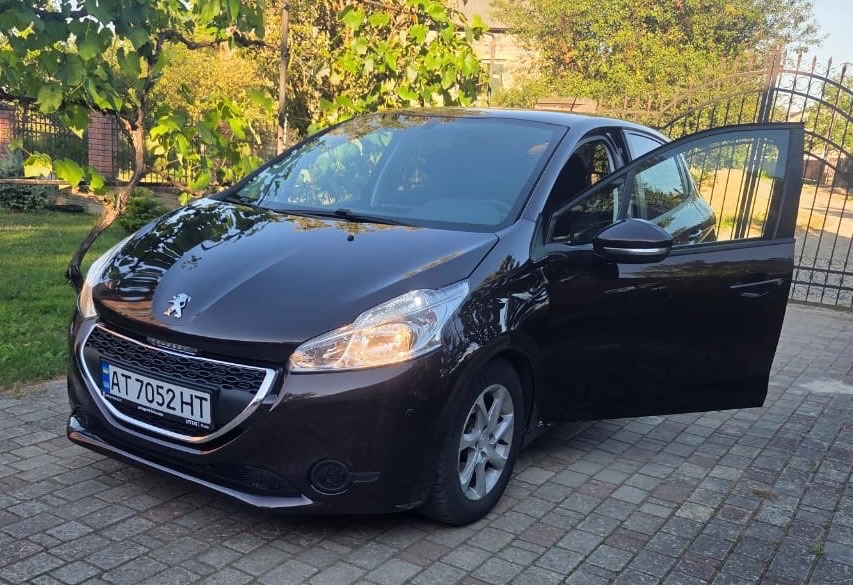 Peugeot 208 - фото 1