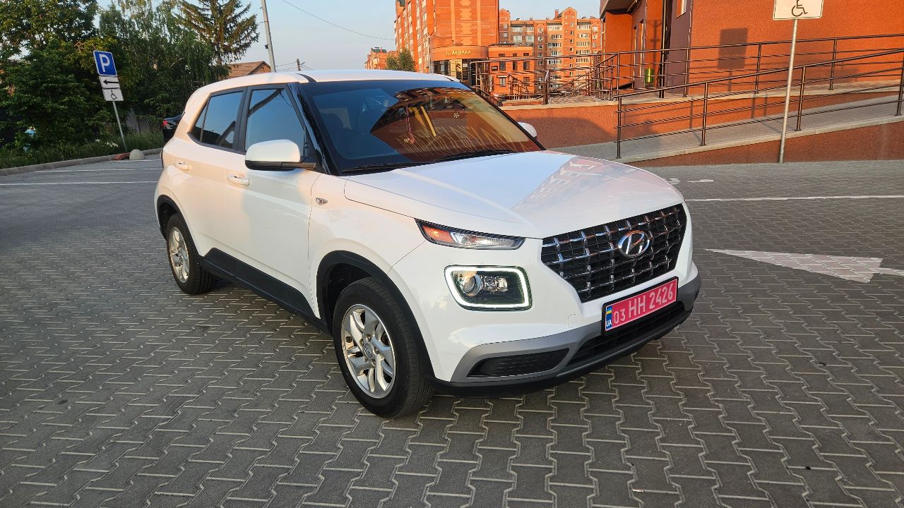 Hyundai Venue - фото 1