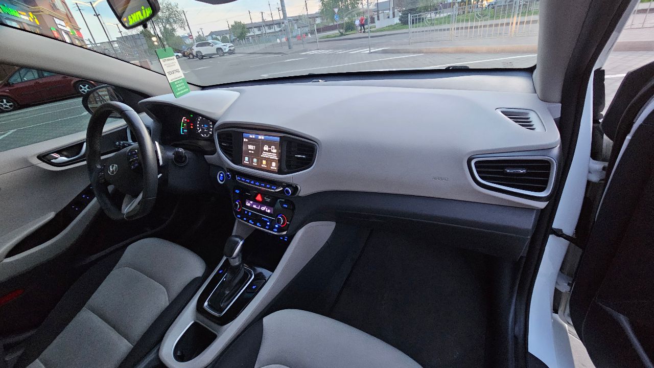 Hyundai IONIQ - фото 12