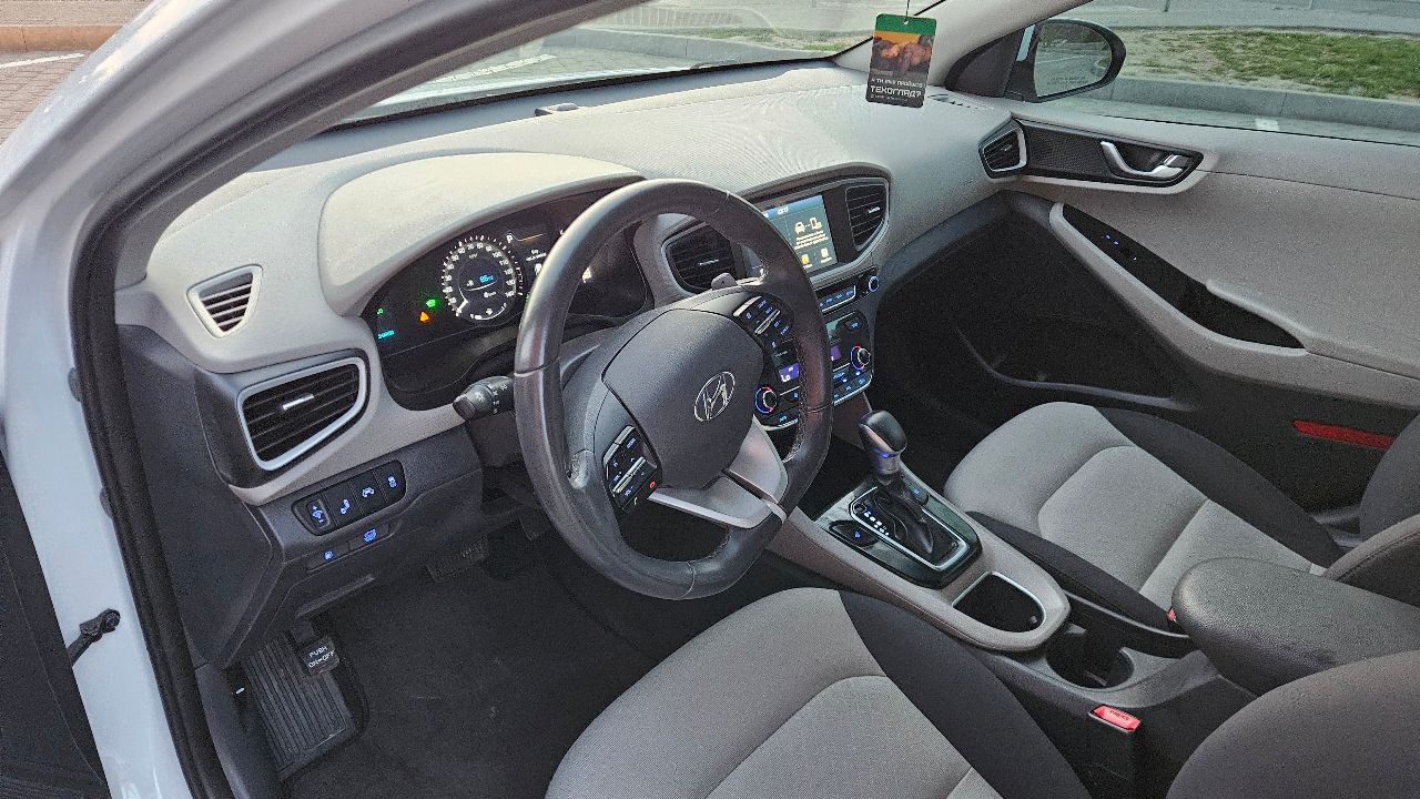 Hyundai IONIQ - фото 8