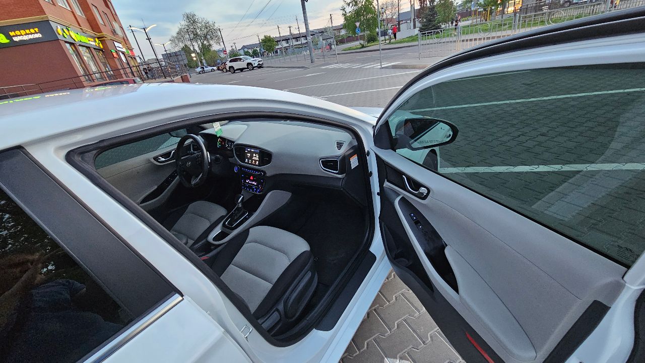 Hyundai IONIQ - фото 11